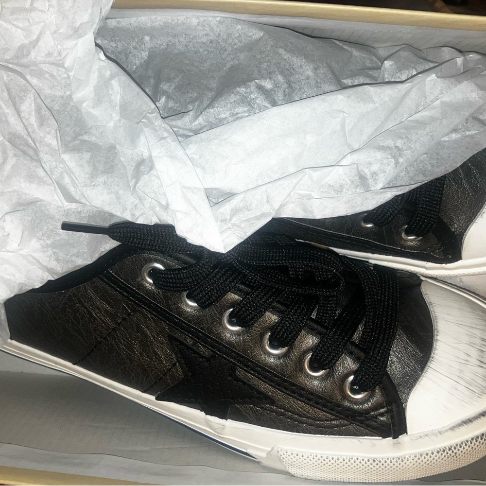 YOKI. Black Low-Top Sneakers made with scuff marks